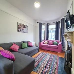 https://shaftesbury-avenue-townhouse.belfasthotelsireland.com